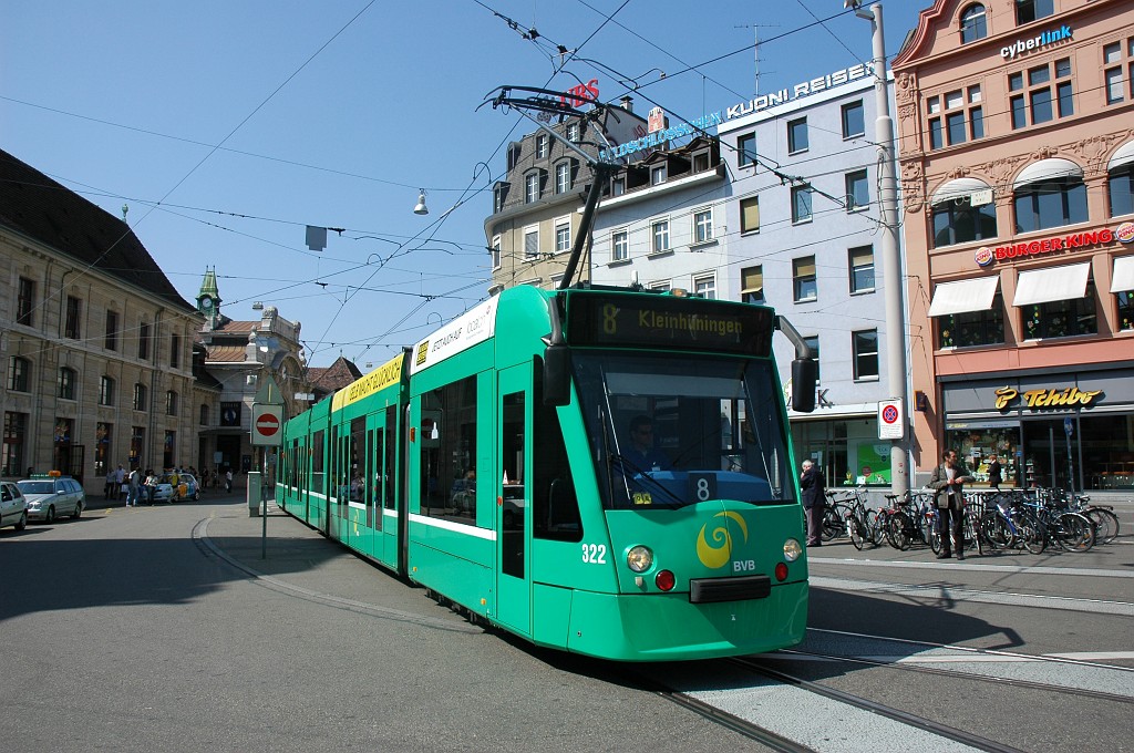 1645-0023-100409.jpg - BVB Be 6/8 332 / Centralbahnplatz 10.4.2009