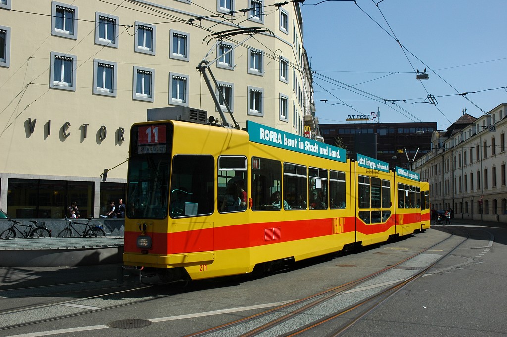 1645-0035-100409.jpg - BLT Be 4/8 211 + 228 / Centralbahnplatz 10.4.2009