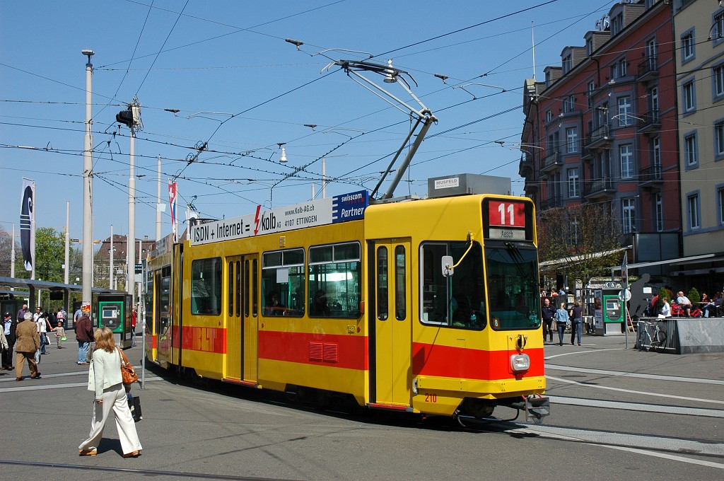 1645-0050-100409.jpg - BLT Be 4/8 210 / Centralbahnplatz 10.4.2009