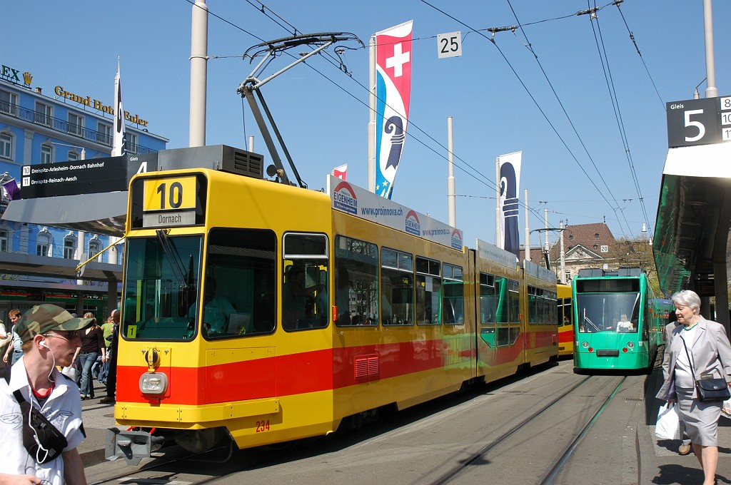 1646-0026-100409.jpg - BLT Be 4/8 234 + BVB Be 6/8 320 / Centralbahnplatz 10.4.2009