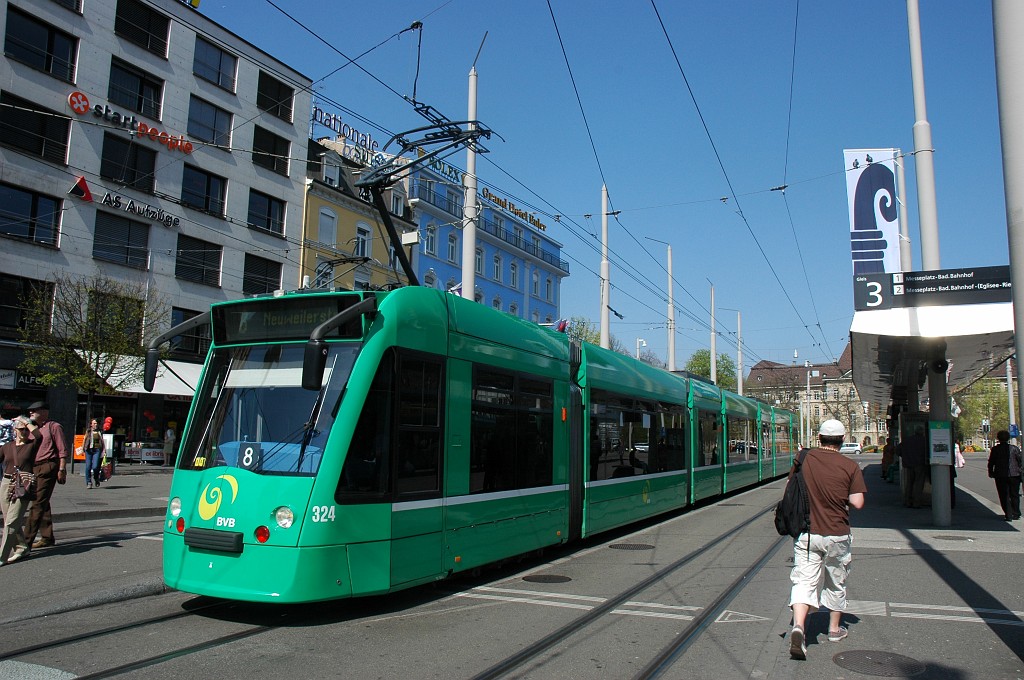 1647-0001-100409.jpg - BVB Be 6/8 324 / Centralbahnplatz 10.4.2009