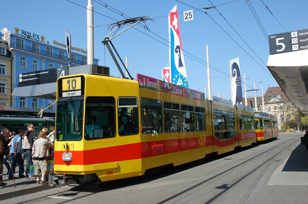 1647-0014-100409.jpg - BLT Be 4/8 206 + Be 4/6 104 / Centralbahnplatz 10.4.2009