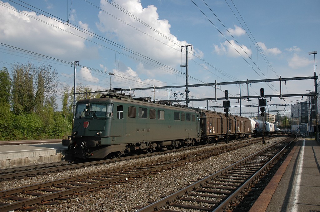 1651-0041-200409.jpg - SBB-CFF Ae 6/6 11501 / Dietikon 20.4.2009