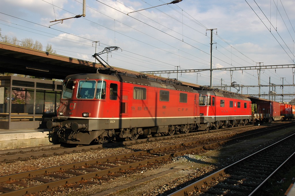 1655-0002-200409.jpg - SBB-CFF Re 4/4''' 11362 + Re 6/6 11652 «Kerzers» / Dietikon 20.4.2009