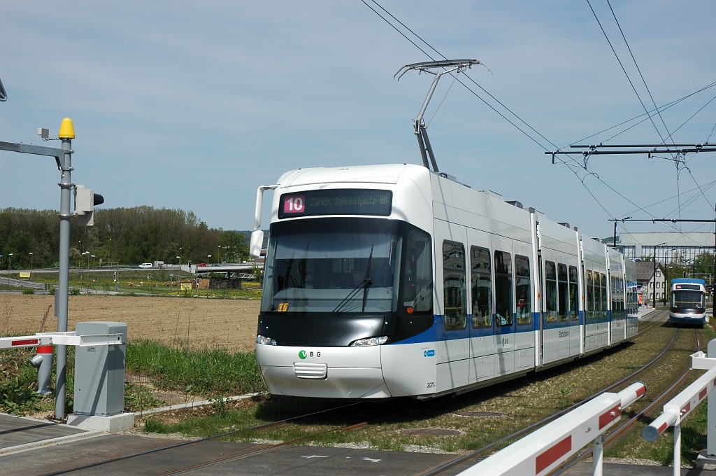 1656-0035-250409.jpg - VBG Be 5/6 3071 + VBZ Be 5/6 3058 / Bäuler 25.4.2009