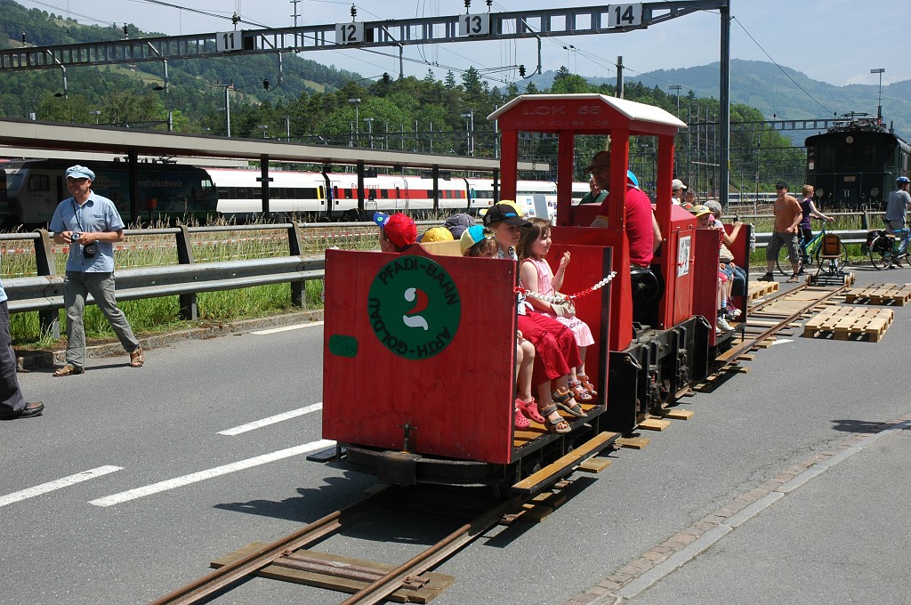 1670-0004-240509.jpg - "Pfadi-Bahn" No.2 + Tm 55 + No.1 / Arth-Goldau 24.5.2009