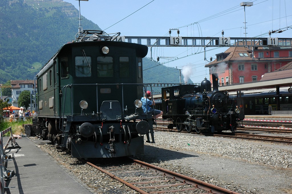 1670-0016-240509.jpg - DVZO/BT Be 4/4 15 + Perlen E 3/3 6 / Arth-Goldau 24.5.2009
