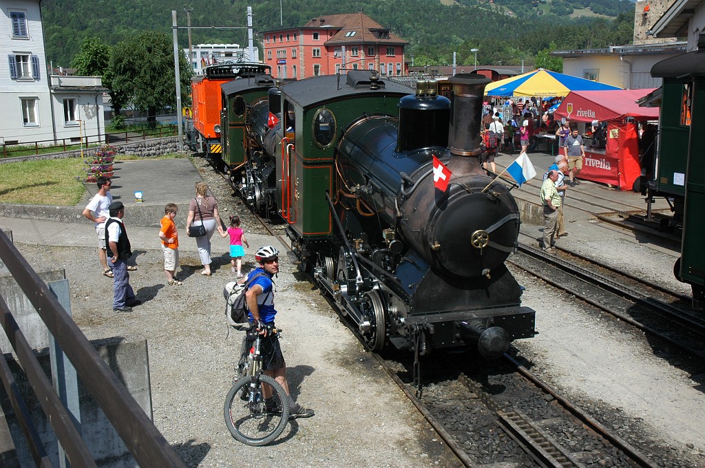 1671-0048-240509.jpg - VRB H 2/3 16 + 17 + RB/ARB He 2/3 8 / Arth-Goldau 24.5.2009