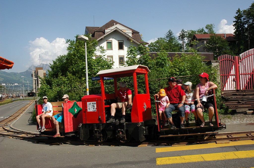 1673-0017-240509.jpg - "Pfadi-Bahn" No.2 + Tm 55 + No.1 / Arth-Goldau 24.5.2009