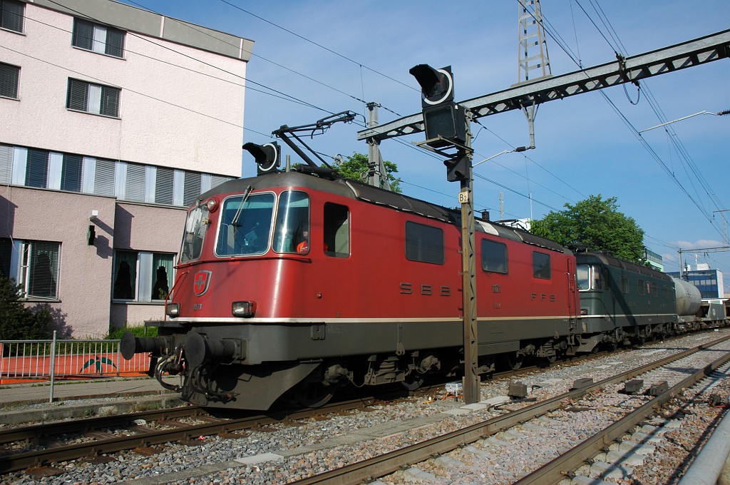 1675-0049-270509.jpg - SBB-CFF Re 4/4'' 11171+ Re 6/6 11662 «Reuchenette-Péry» / Schwerzenbach ZH 27.5.2009