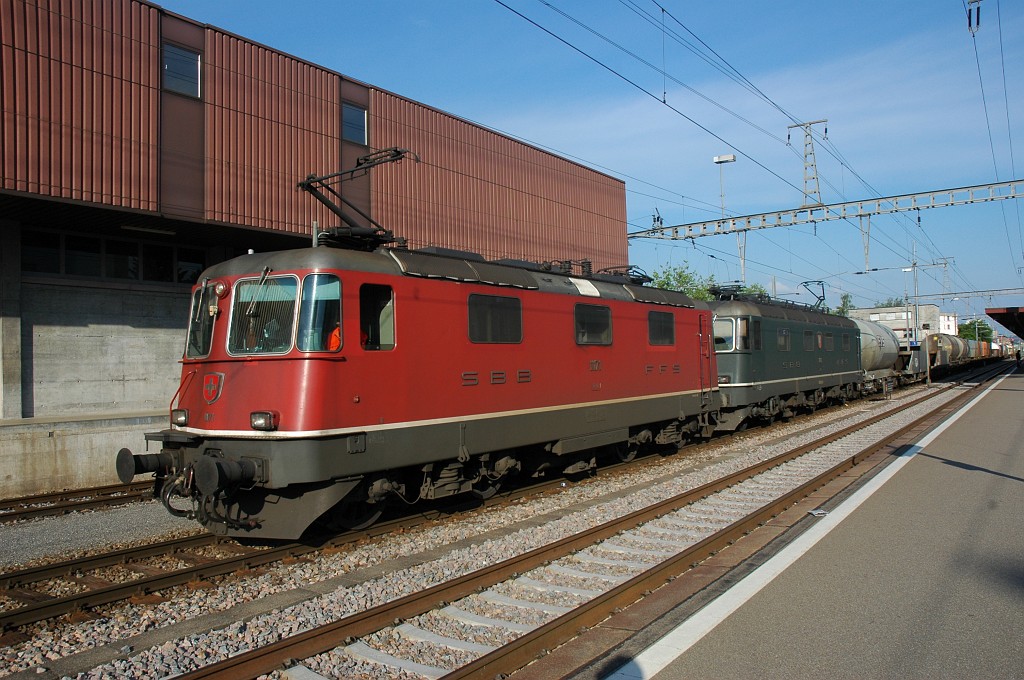 1676-0018-270509.jpg - SBB-CFF Re 4/4'' 11171+ Re 6/6 11662 «Reuchenette-Péry» / Schwerzenbach ZH 27.5.2009