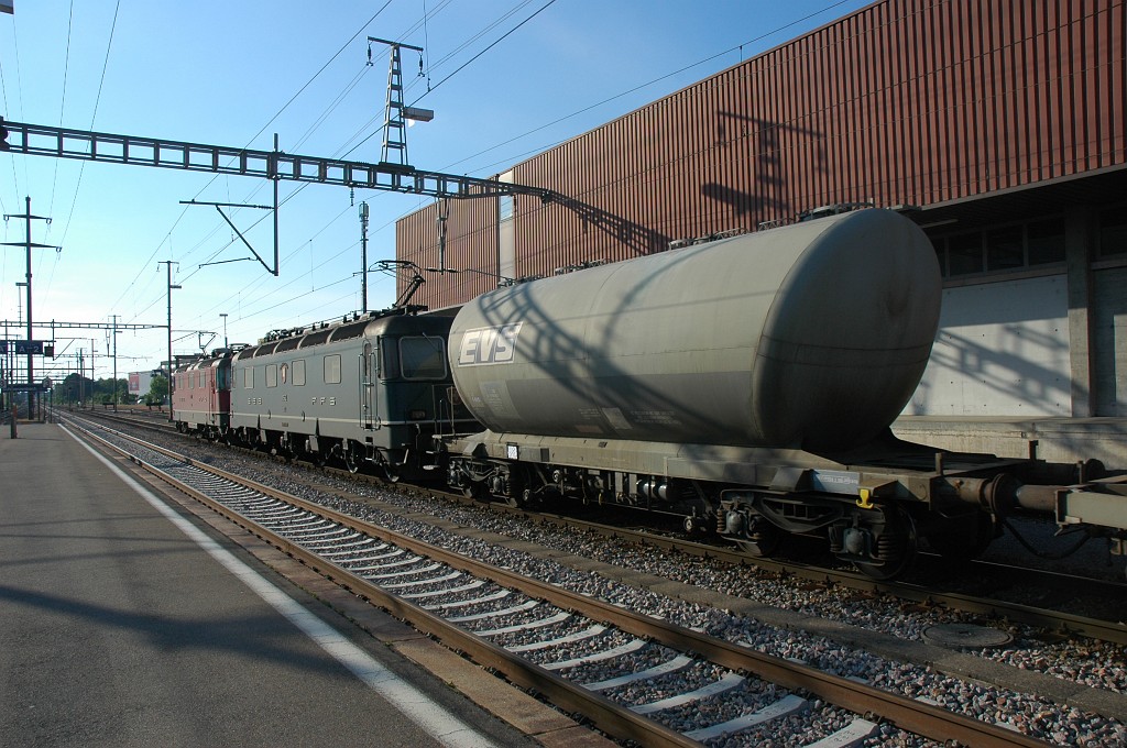 1676-0025-270509.jpg - SBB-CFF Re 4/4'' 11171+ Re 6/6 11662 «Reuchenette-Péry» / Schwerzenbach ZH 27.5.2009