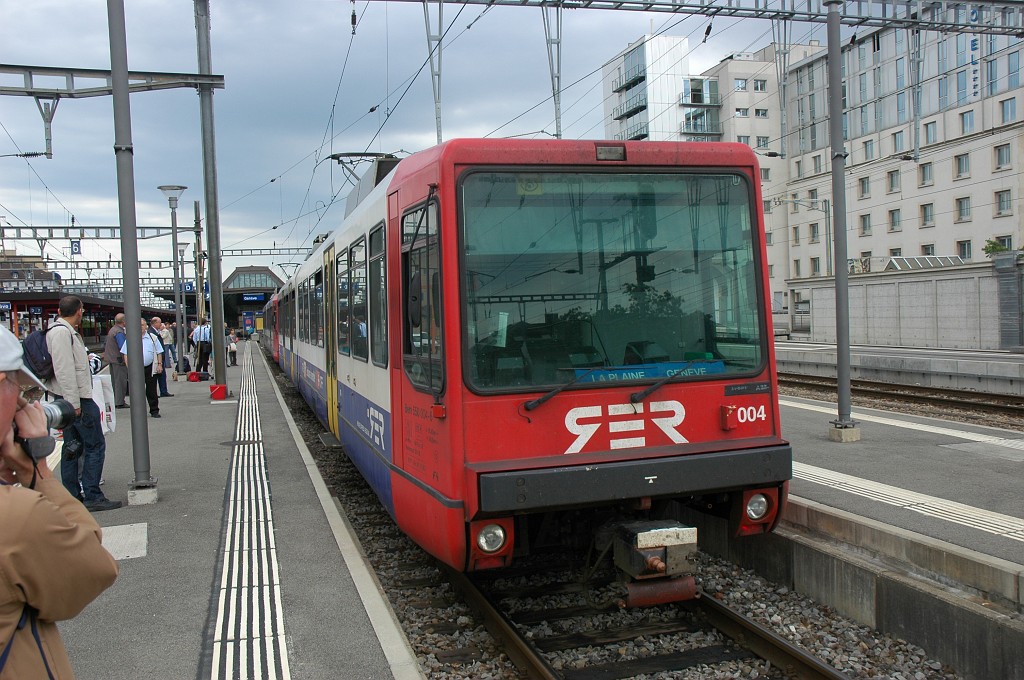1677-0021-300509.jpg - SBB-CFF/TPG Bem 550.004-6 «La Grôle» + 550.001-2 «La Donzelle» / Genève-Cornavin 30.5.2009