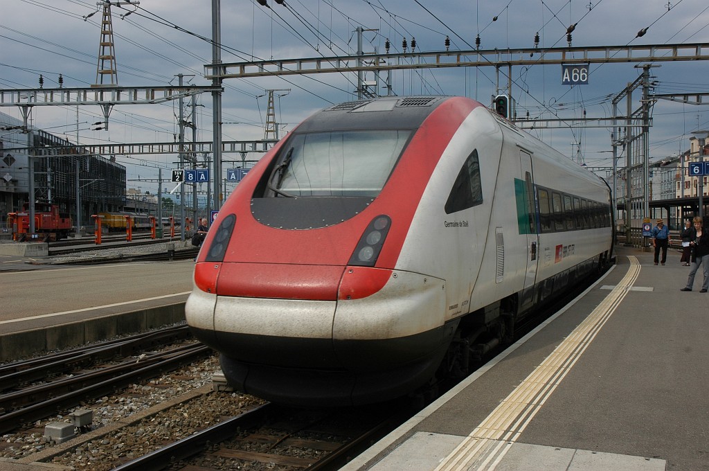 1677-0045-300509.jpg - SBB-CFF ICN RABDe 500.003-9 / Bt (ICN) 500.703-4 «Germaine de Staël» / Genève-Cornavin 30.5.2009