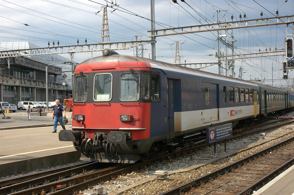 1677-0050-300509.jpg - SBB-CFF BDt 50 85 82-33 974-5 / Genève-Cornavin 30.5.2009