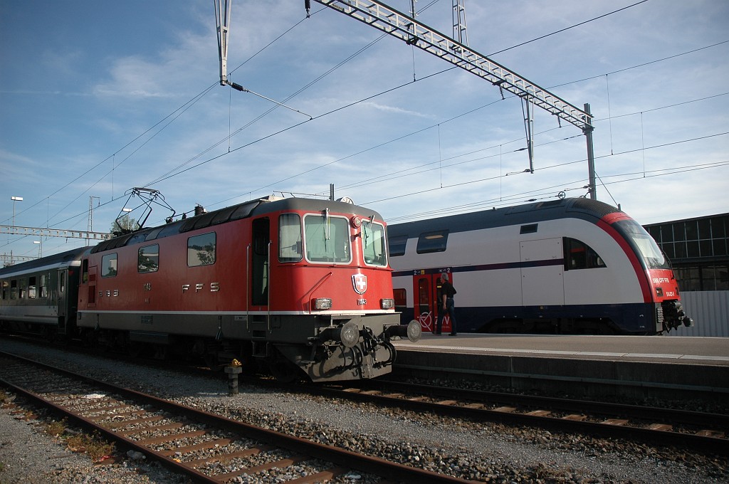 1685-0006-170609.jpg - SBB-CFF Re 4/4'' 11148 + RABe 514.021-5 / RBe 514.421-7 / Hinwil 17.6.2009