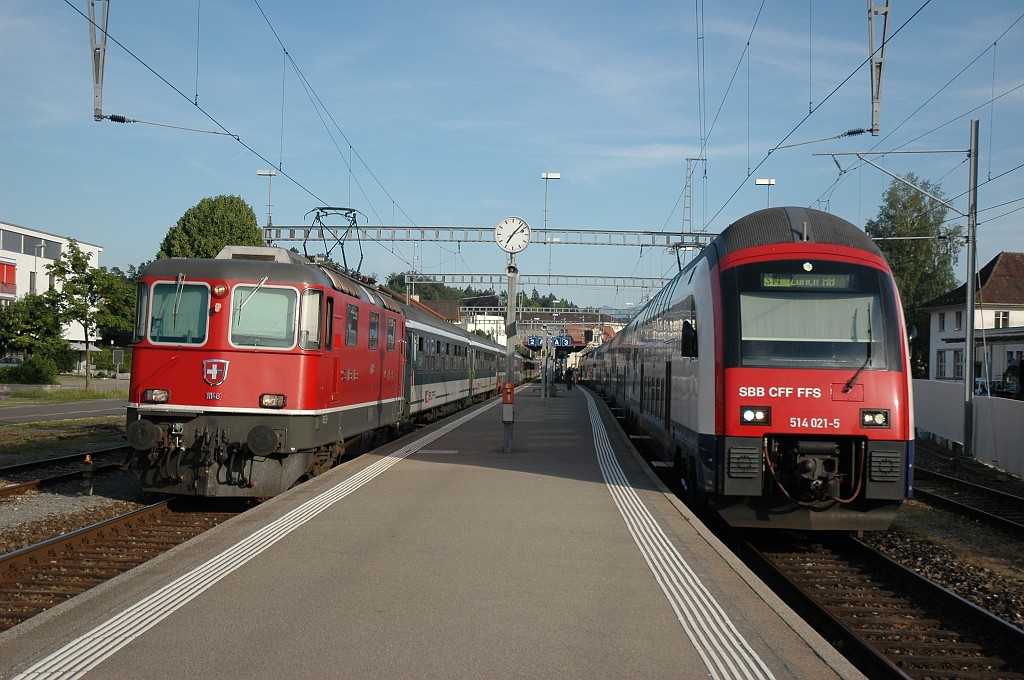 1685-0010-170609.jpg - SBB-CFF Re 4/4'' 11148 + RABe 514.021-5 / RBe 514.421-7 / Hinwil 17.6.2009