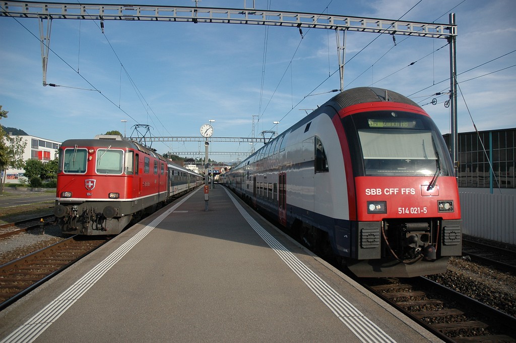 1685-0020-170609.jpg - SBB-CFF Re 4/4'' 11148 + RABe 514.021-5 / RBe 514.421-7 / Hinwil 17.6.2009