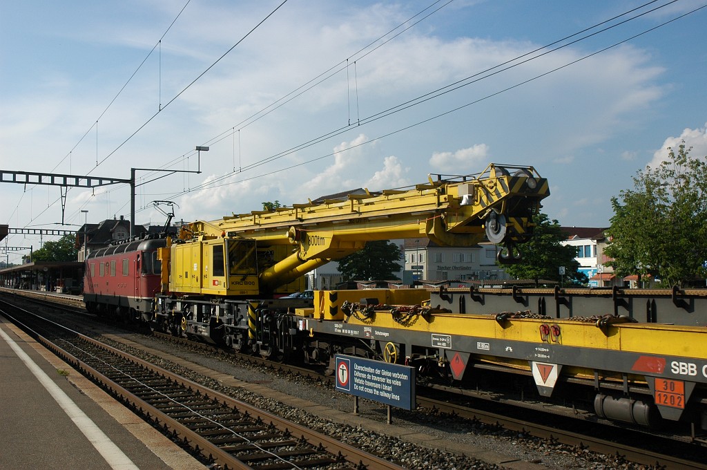 1689-0024-290609.jpg - SBB-CFF Re 6/6 11670 «Affoltern am Albis» + XTmaas 80 85 95 89 000-1 / Wetzikon 29.6.2009