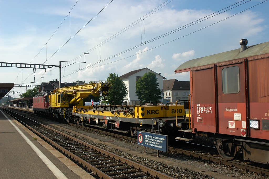 1689-0026-290609.jpg - SBB-CFF Re 6/6 11670 «Affoltern am Albis» + XTmaas 80 85 95 89 000-1 / Wetzikon 29.6.2009