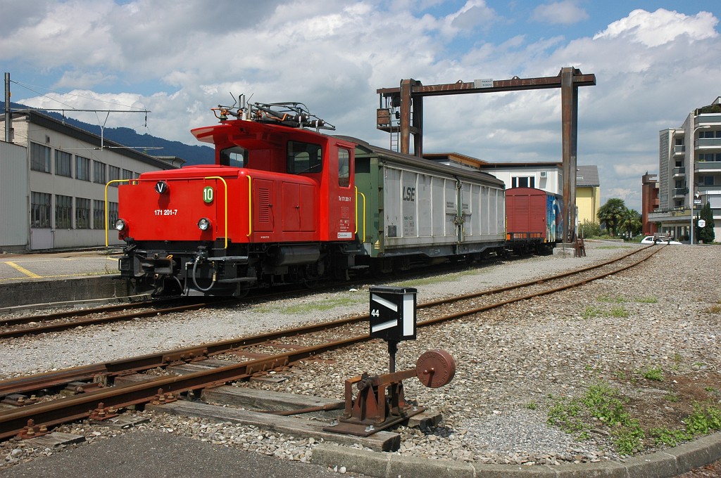 1699-0021-200709.jpg - ZB Te 171.201-7 + LSE Haik-v 271 / Stansstad 20.7.2009