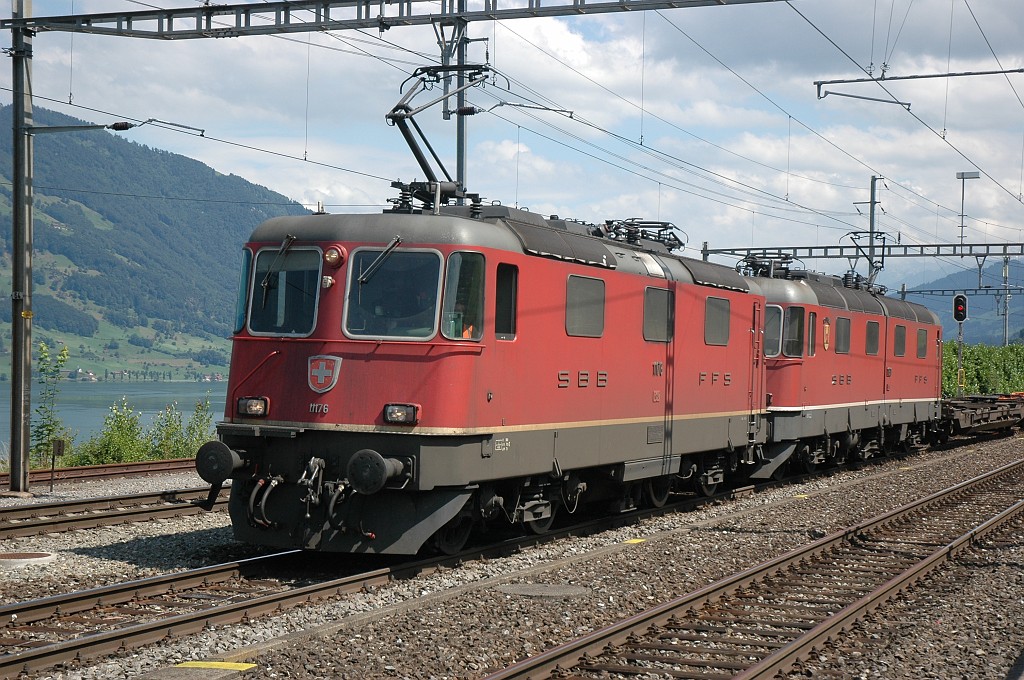 1700-0049-200709.jpg - SBB-CFF Re 4/4'' 11176 + Re 6/6 11601 «Wolhusen» / Immensee 20.7.2009