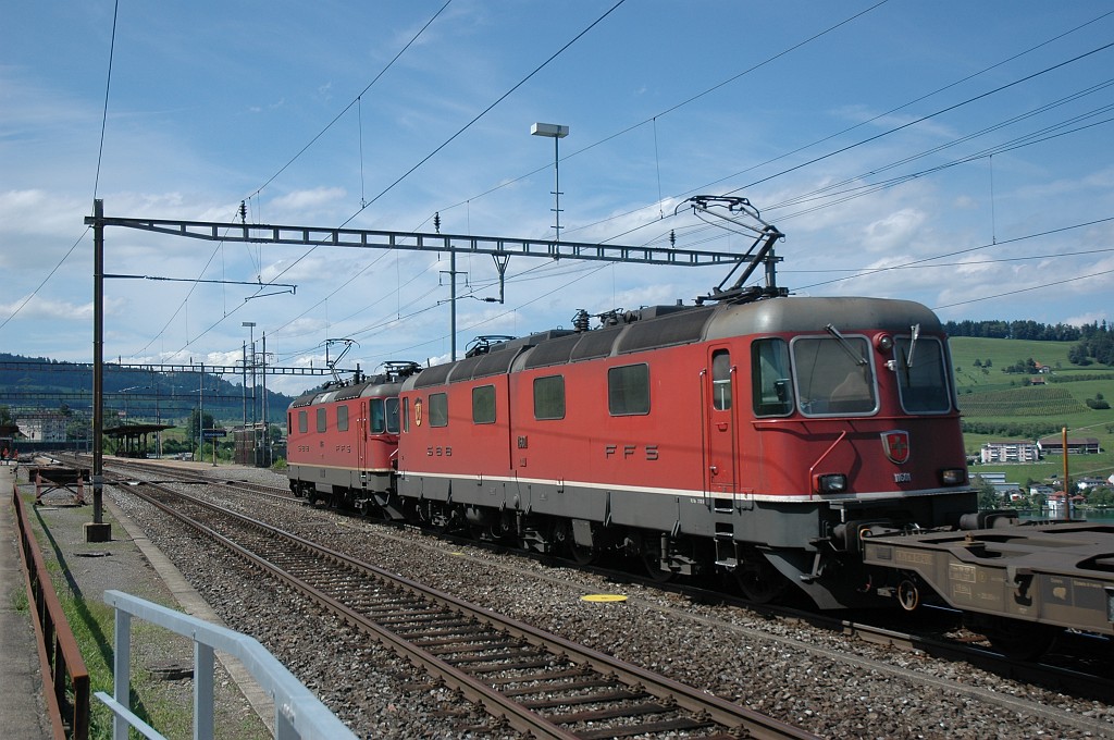 1701-0001-200709.jpg - SBB-CFF Re 4/4'' 11176 + Re 6/6 11601 «Wolhusen» / Immensee 20.7.2009