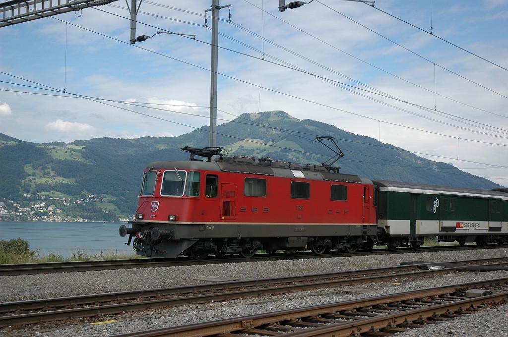 1701-0037-200709.jpg - SBB-CFF Re 4/4'' 11220 / Immensee 20.7.2009