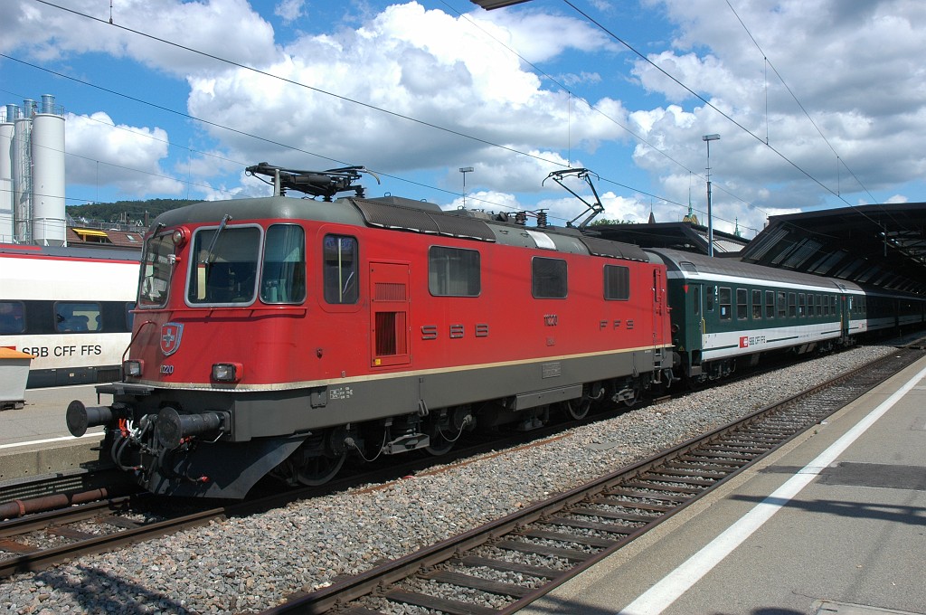1703-0009-250709.jpg - SBB-CFF Re 4/4'' 11220 / Zürich HB 25.7.2009