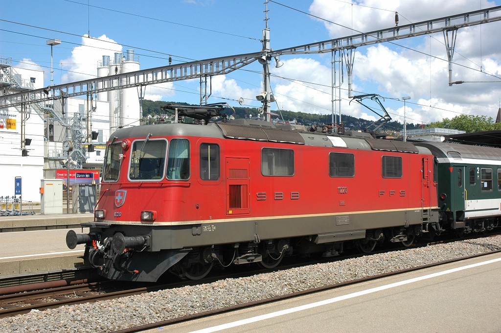 1703-0034-250709.jpg - SBB-CFF Re 4/4'' 11220 / Zürich HB 25.7.2009