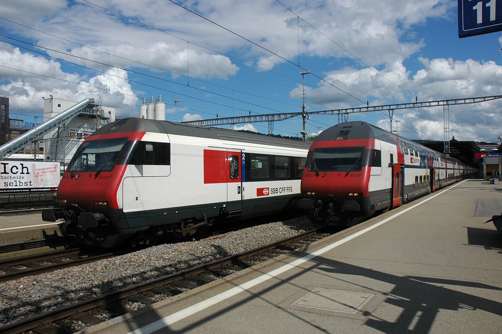 1704-0005-250709.jpg - SBB-CFF Bt (IC Dst) 50 85 26-94 937-7 + Bt (IC) 50 85 28-94 901-1 / Zürich HB 25.7.2009