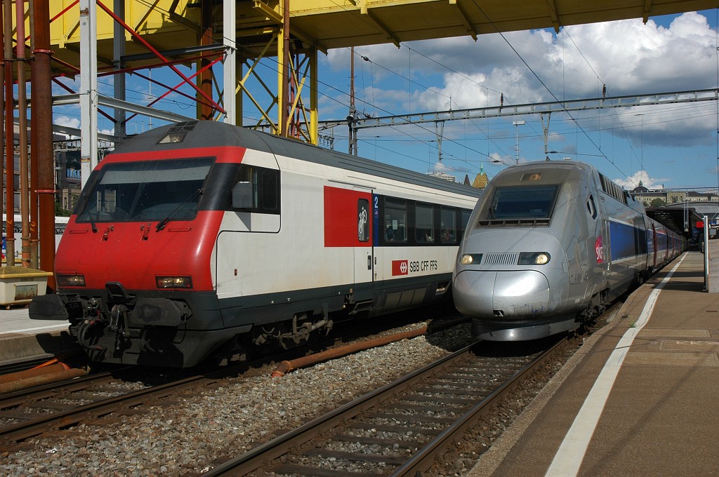 1706-0021-250709.jpg - SNCF TGV 384.008 / 4404 + SBB-CFF Bt (IC) 50 85 28-94 976-3 / Zürich HB 25.7.2009