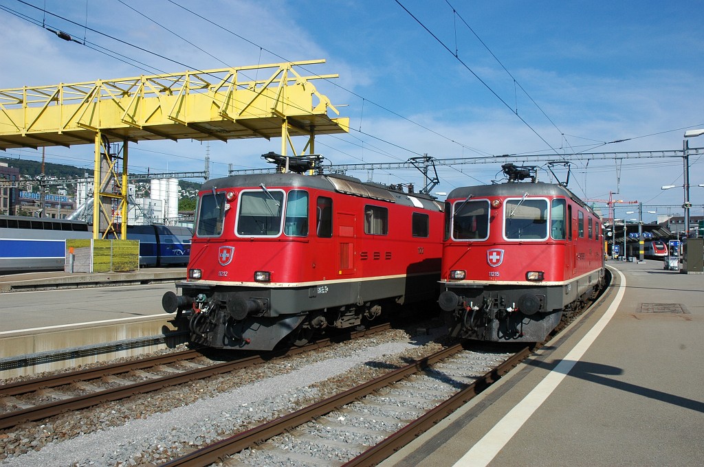 1709-0043-050809.jpg - SBB-CFF Re 4/4'' 11215 + 11212 / Zürich HB 5.8.2009