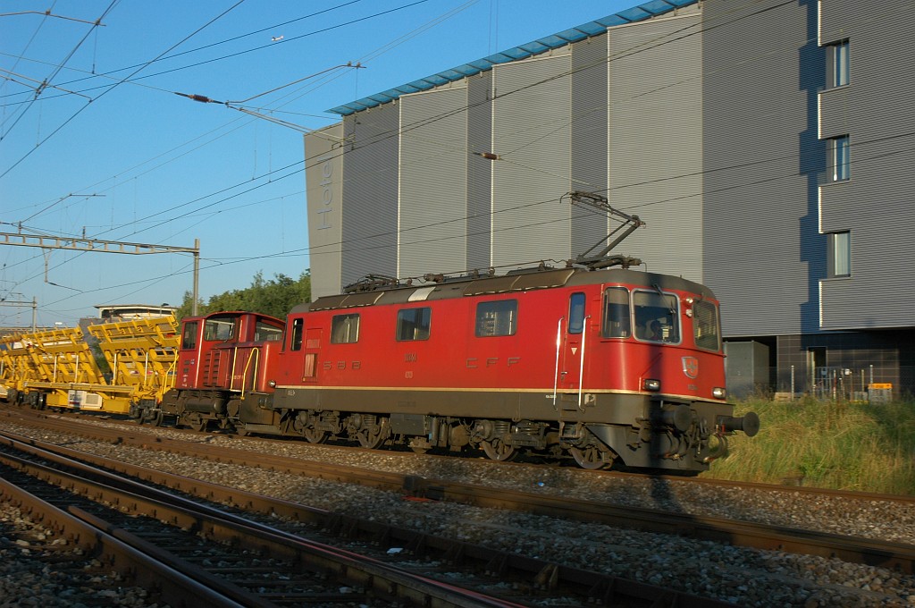 1712-0032-060809.jpg - SBB-CFF Re 4/4'' 11341 + Tm IV 8774 / Kloten 6.8.2009