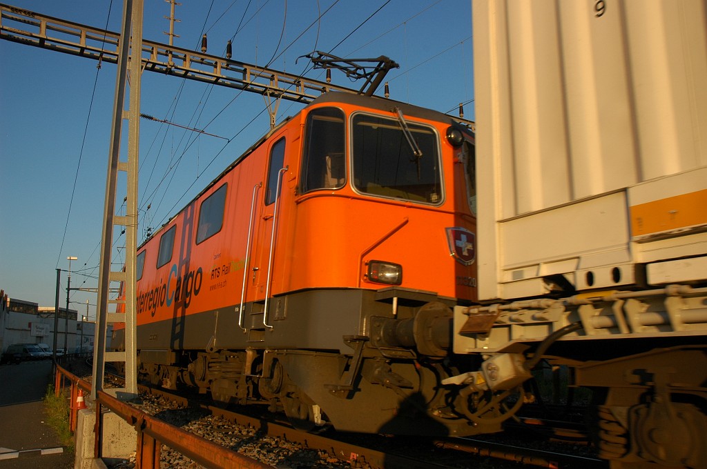 1712-0048-060809.jpg - SBB-CFF/RLAG Re 4/4'' 11320 «InterRegio Cargo» / Kloten 6.8.2009