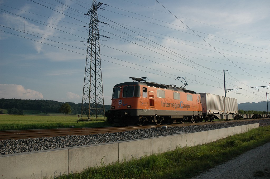 1715-0017-070809.jpg - SBB-CFF/RLAG Re 4/4'' 11320 «InterRegio Cargo» / Otelfingen (Würenloserstrasse) 7.8.2009