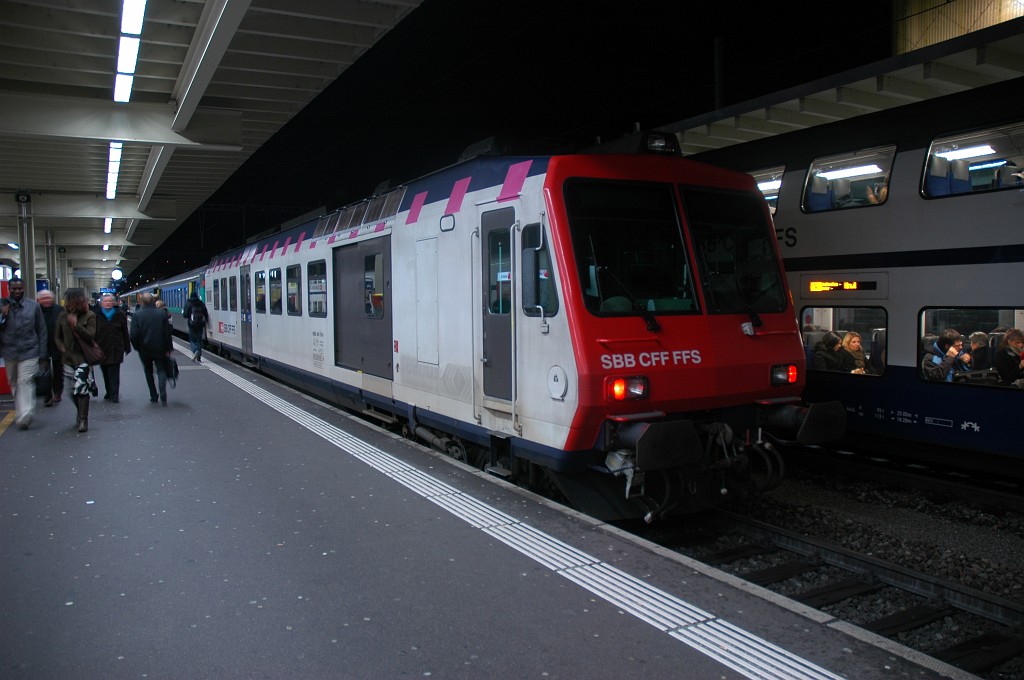 1800-0045-101209.jpg - SBB-CFF RBDe 561.173-6 / Zürich HB 10.12.2009