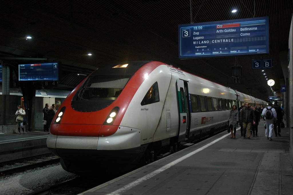 1801-0016-101209.jpg - SBB-CFF ICN RABDe 500.001-3 / Bt (ICN) 500.701-8 «Jean Piaget» / Zürich HB 10.12.2009