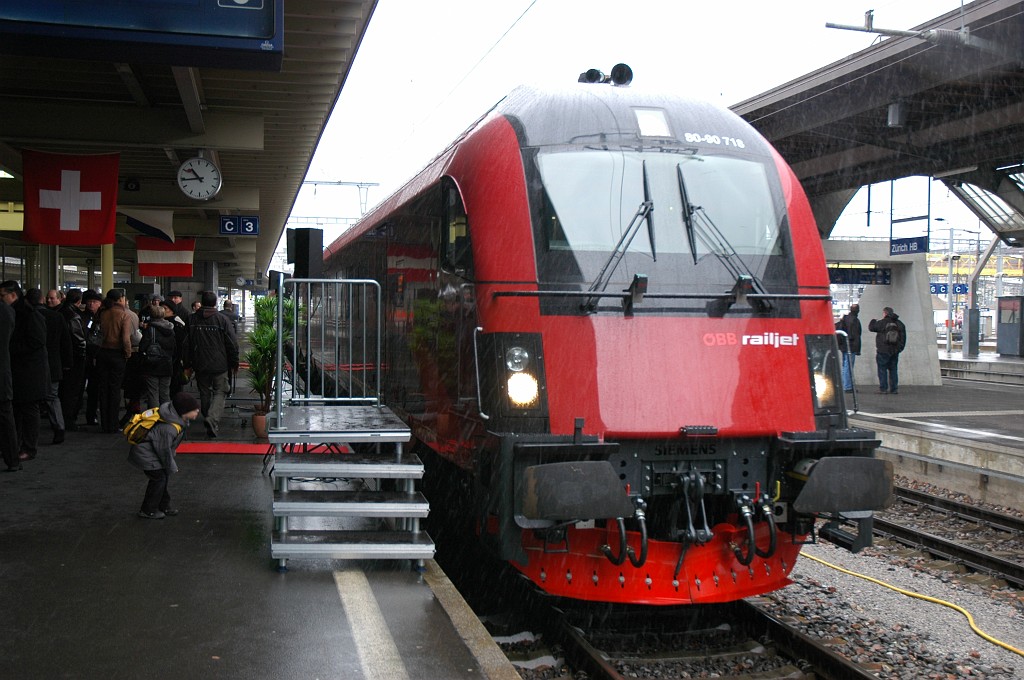 1803-0004-121209.jpg - ÖBB Afmpz 73 81 80-90 718-5 / Zürich HB 12.12.2009