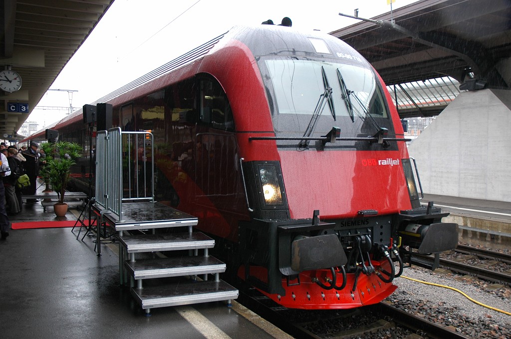 1803-0008-121209.jpg - ÖBB Afmpz 73 81 80-90 718-5 / Zürich HB 12.12.2009