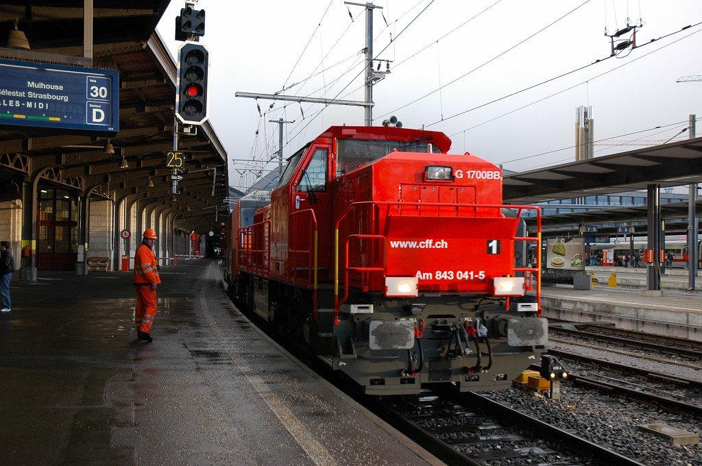1804-0050-251209.jpg - SBB-CFF Am 843.041-5 + SNCF BB 26152 / Basel SBB 25.12.2009