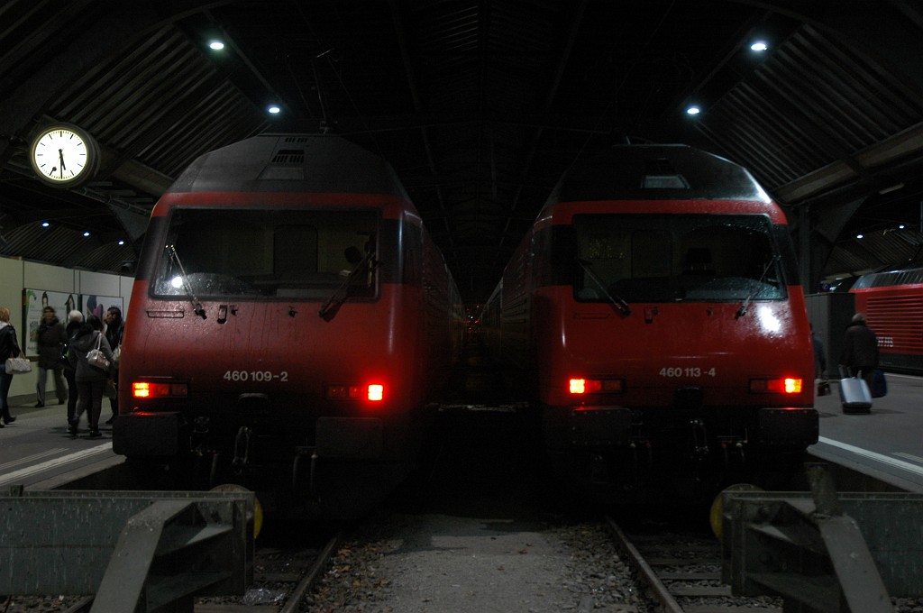 1806-0018-271209.jpg - SBB-CFF Ref 460.109-2 «Alpstein» + Ref 460.113-4 «Irchel» / Zürich HB 27.12.2009