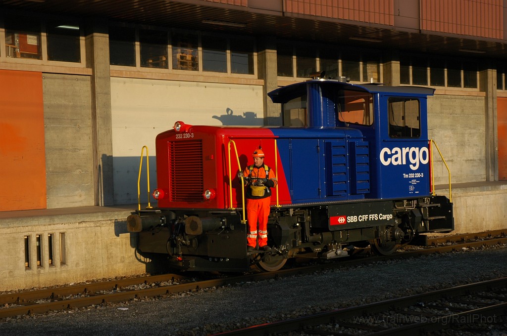 1808-0042-220110.jpg - SBB-CFF Tm 232.230-3 / Schwerzenbach ZH 22.1.2010