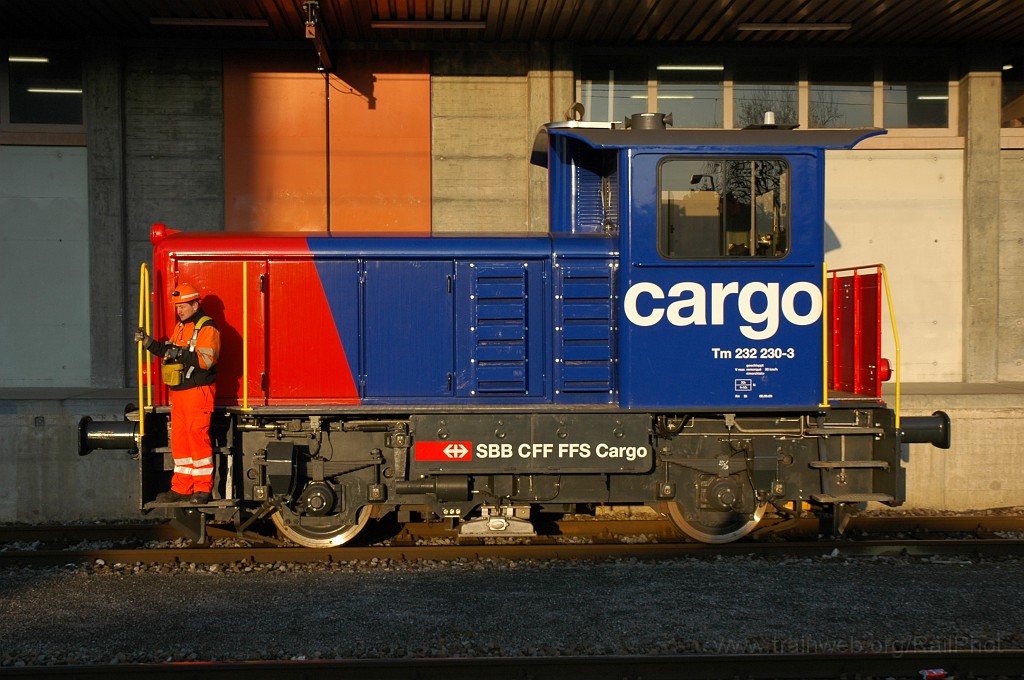 1808-0045-220110.jpg - SBB-CFF Tm 232.230-3 / Schwerzenbach ZH 22.1.2010