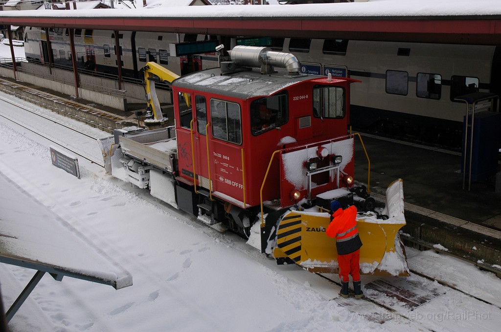 1811-0002-300110.jpg - SBB-CFF Tm 232.044-8 / Hinwil 30.1.2010