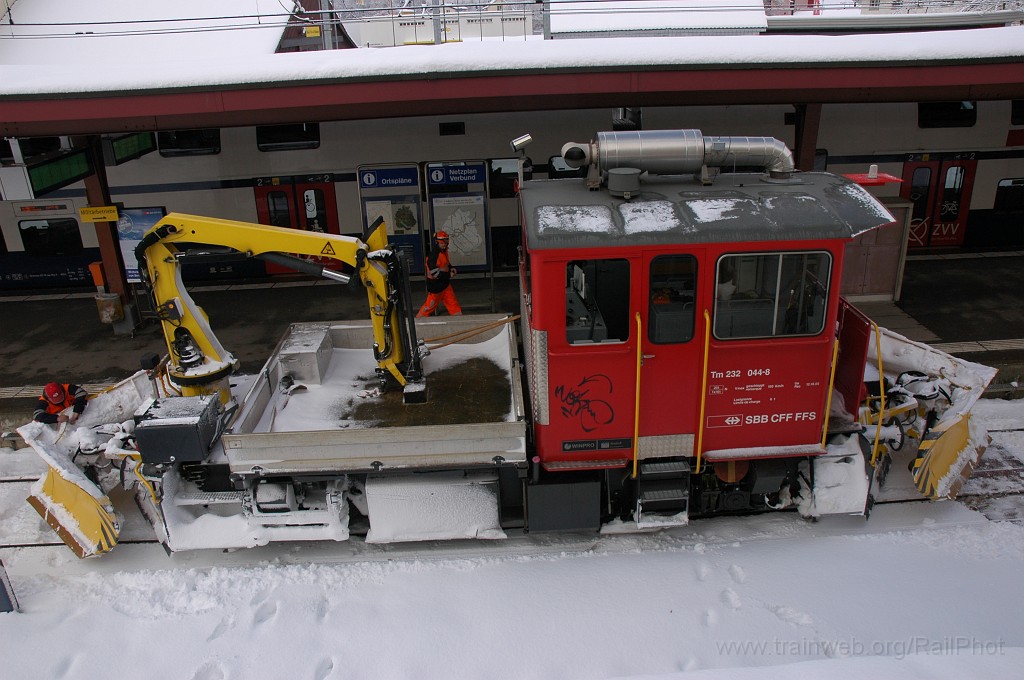 1811-0004-300110.jpg - SBB-CFF Tm 232.044-8 / Hinwil 30.1.2010