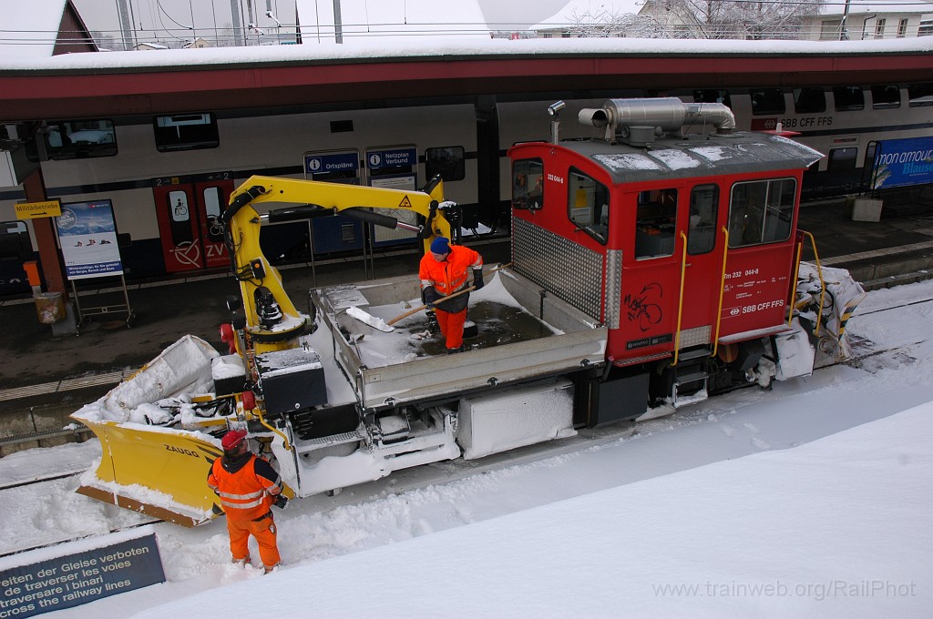 1811-0007-300110.jpg - SBB-CFF Tm 232.044-8 / Hinwil 30.1.2010