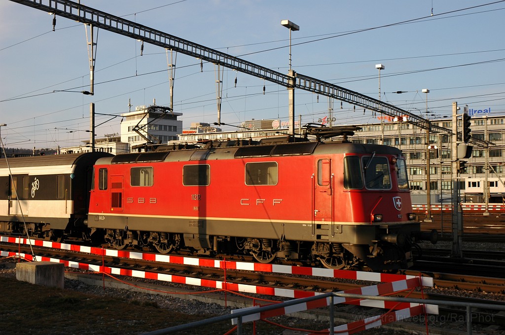 1815-0037-200210.jpg - SBB-CFF Re 4/4'' 11212 / Zürich HB 20.2.2010