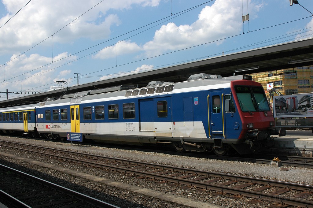 1861-0008-270410.jpg - SBB-CFF RDBe 560.130-7 «Les Geneveys-sur-Coffrane» / Rotkreuz 27.4.2010