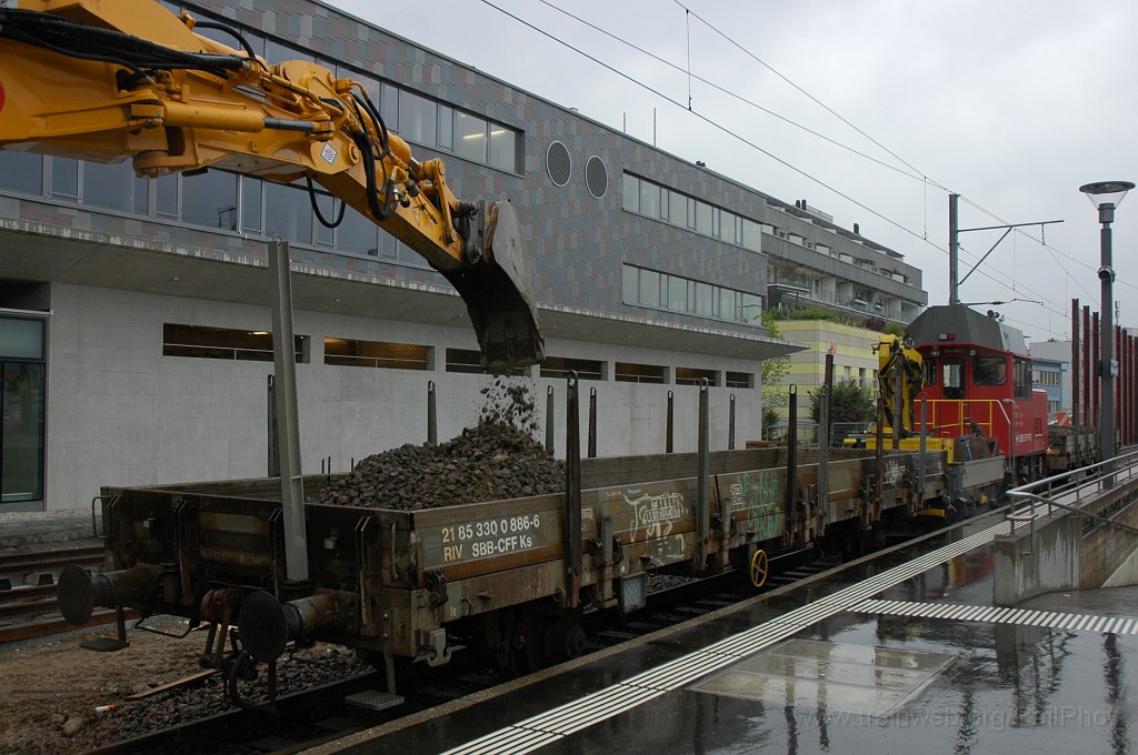 1867-0037-040510.jpg - SBB-CFF Ks 21 85 330-0 886-6  + Tm 234.106-3 / Wallisellen 4.5.2010